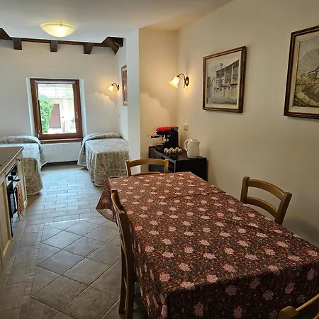 Nonna Leni - Rooms & Apartments Πανσιόν Frisanco