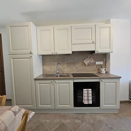 Nonna Leni - Rooms & Apartments Πανσιόν Frisanco